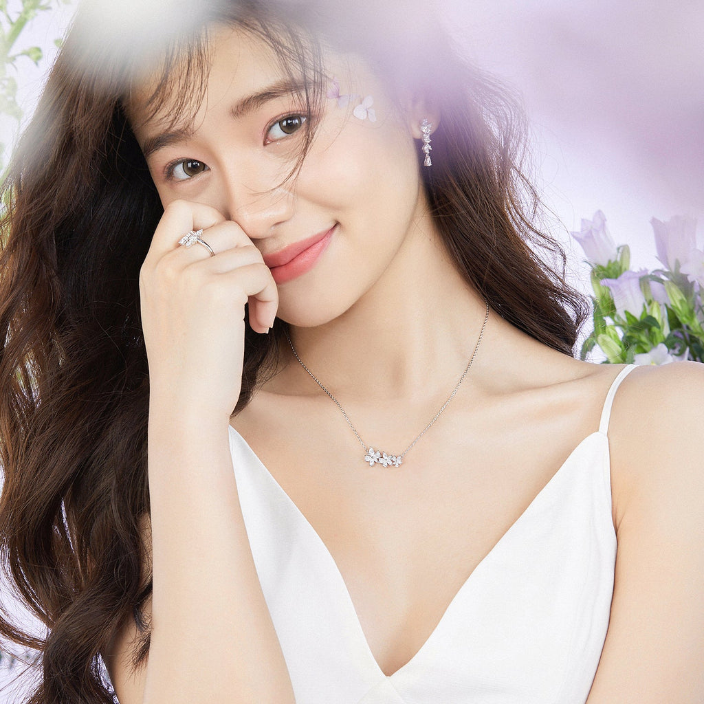 FANCIME ‘’Wisteria Bouquet” Flower Stones Bar Sterling Silver Necklace Model