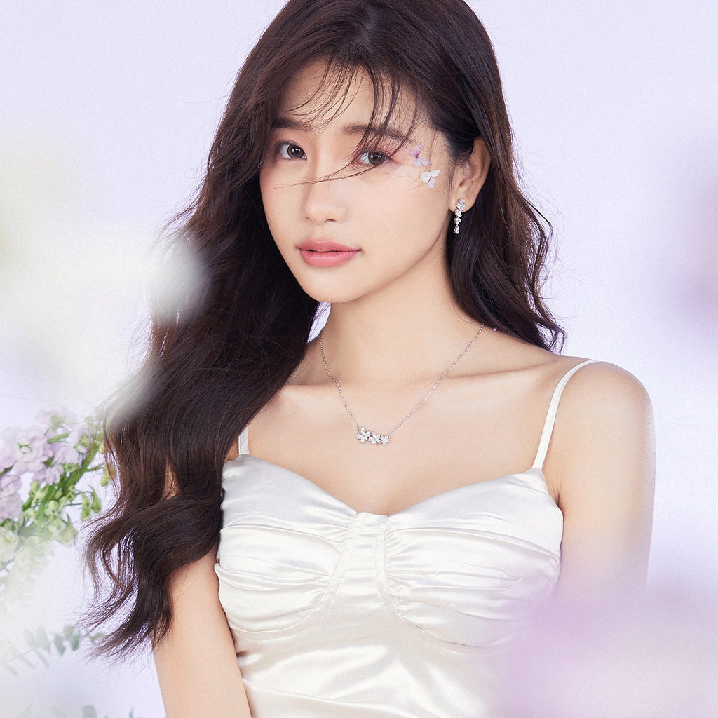 FANCIME ‘’Wisteria Bouquet” Flower Stones Bar Sterling Silver Necklace Model2