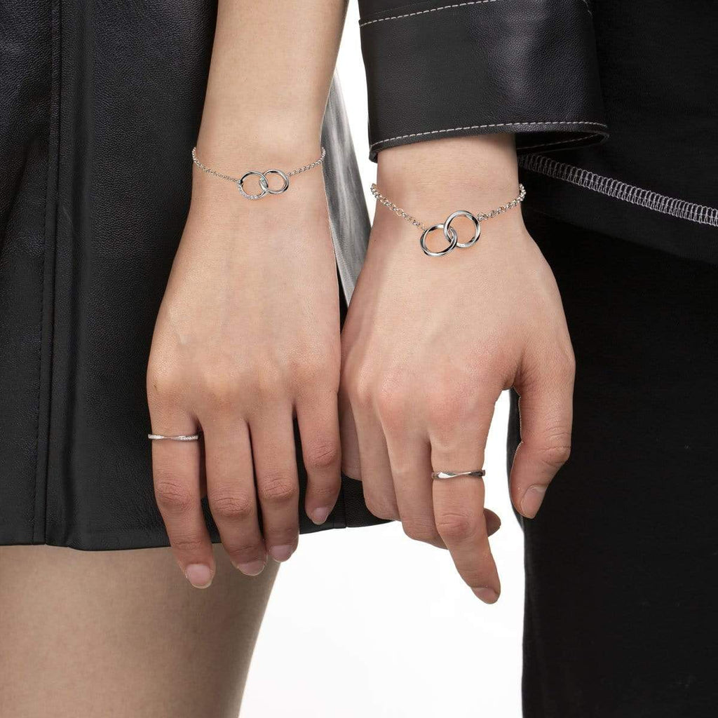 FANCIME "Connected "Mobius Circle Sterling Silver Bracelet Model